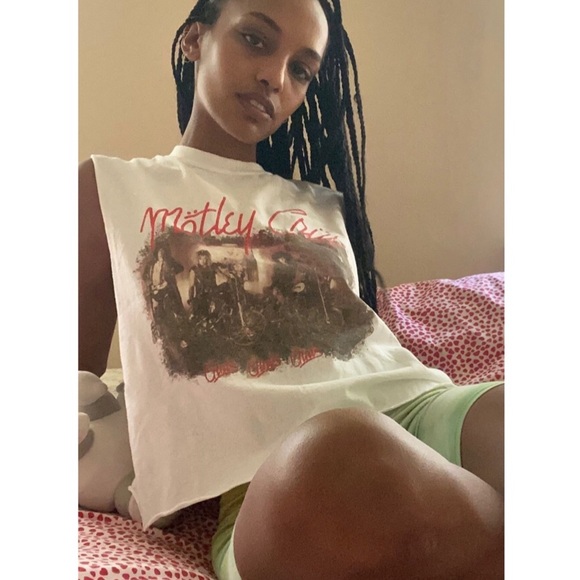 UO Motley Crue Muscle Tank Top - Picture 1 of 6